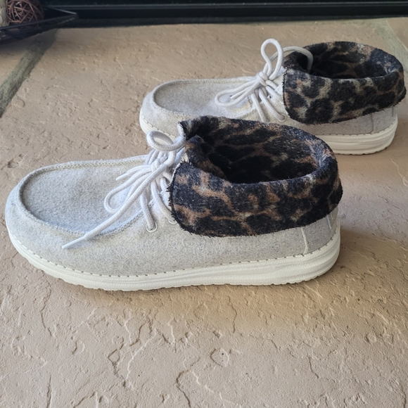 Size 8 Hey Dude Britt Black Cheetah Tan Leopard Women's Loafers - Picture 4 of 7